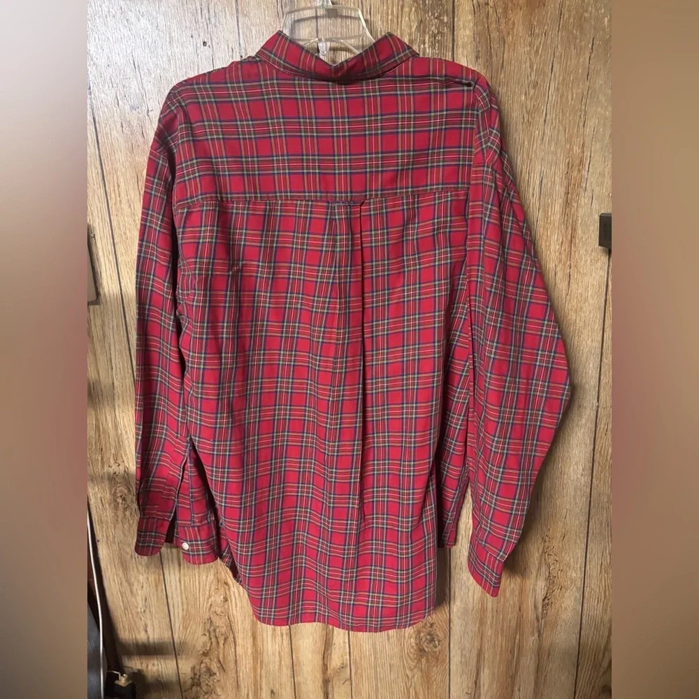 Comfortable Chaps by Ralph Lauren Men's Red and Green Plaid Button Down Shirt - Picture 2 of 9